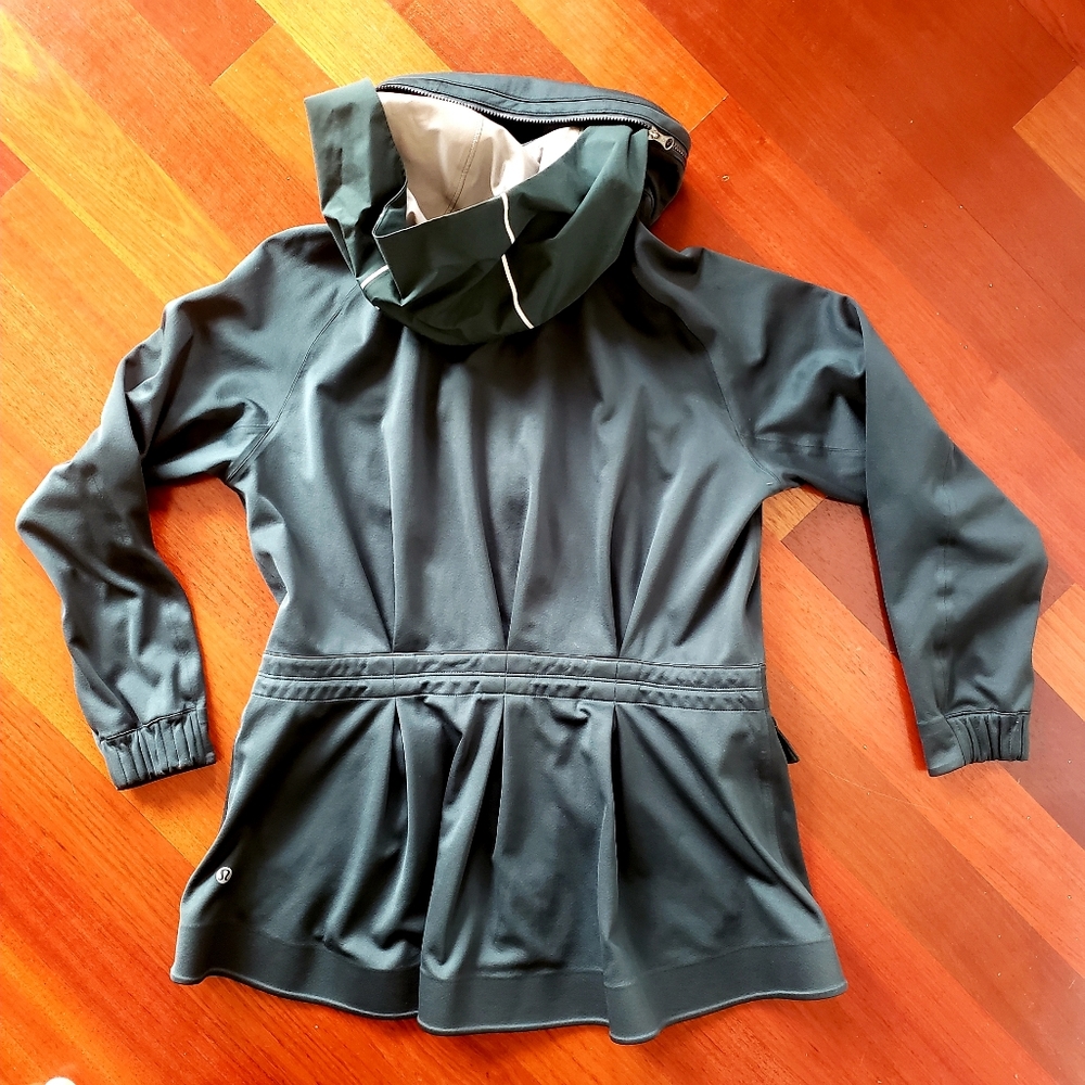 Lululemon peplum lightweight rain jacket